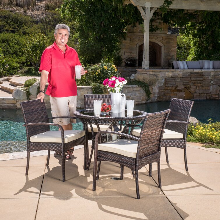 Highland Dunes Emmeline 4 Person Round Outdoor Dining Set